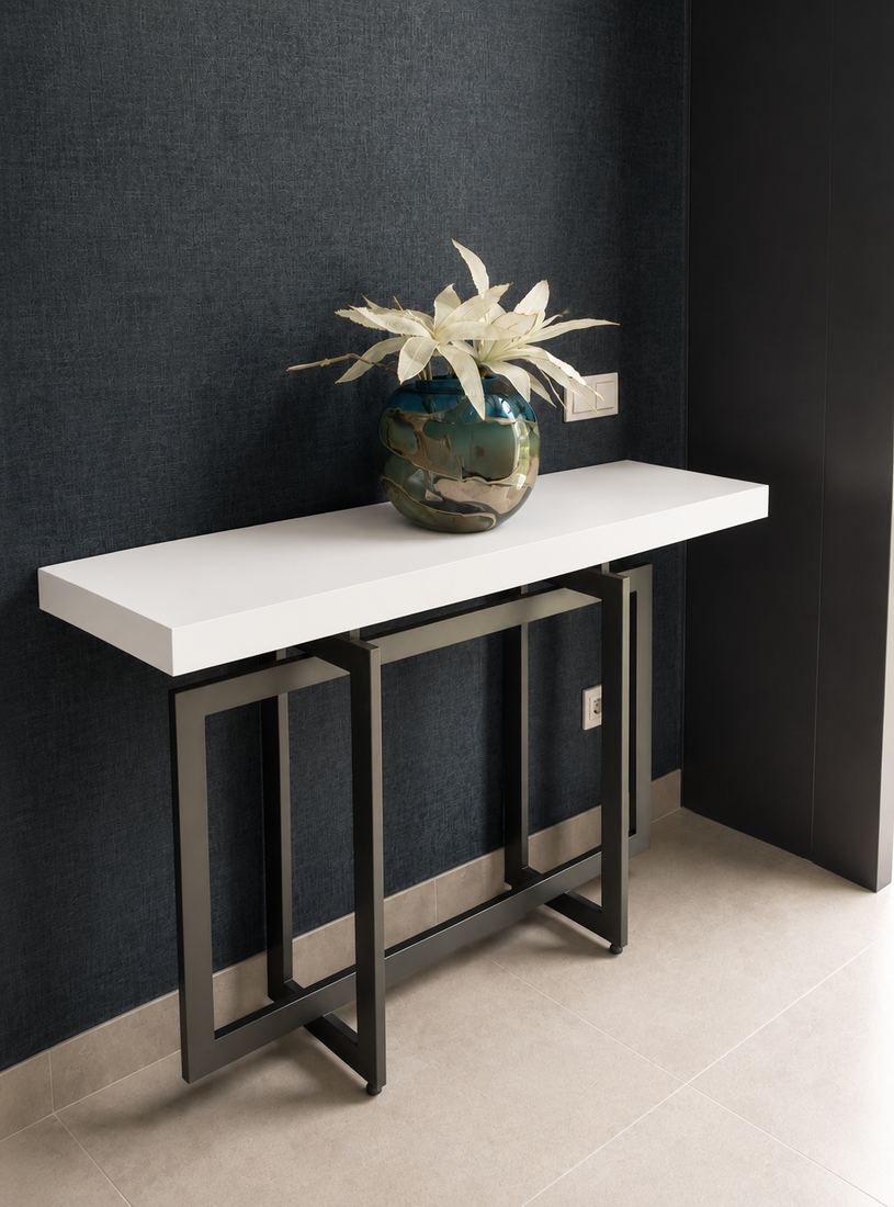 Halo Console table with a lower shelf