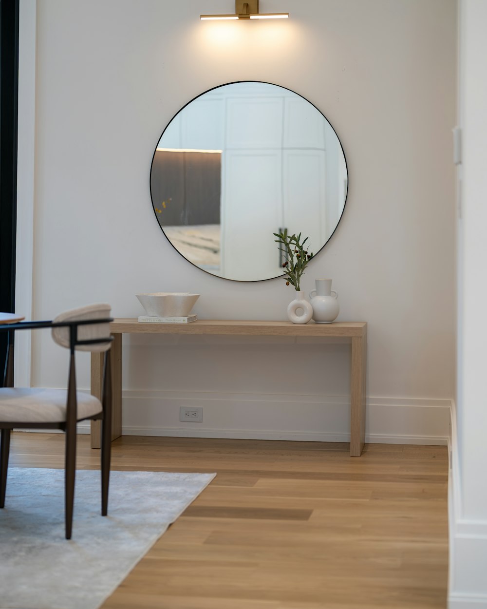 Lintel Console — a round mirror above a console table